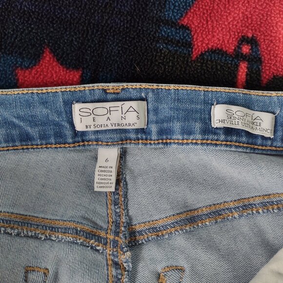 SOFÍA High-Rise Shark Bite Hem Jeans by Sofia Vergara - Picture 5 of 12